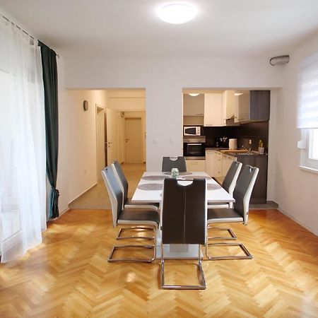 Arena Apartment With 3 Bedrooms In The City Center 普拉 外观 照片