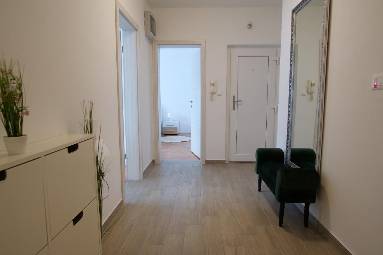 Arena Apartment With 3 Bedrooms In The City Center 普拉 外观 照片